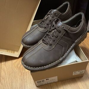NWT Clarks Dark Brown Shoes